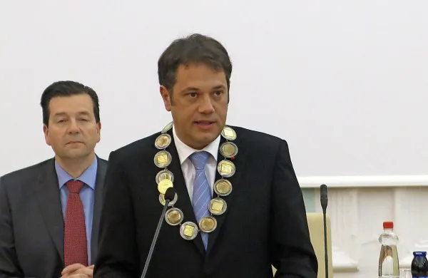 Zaprisegel je novi stari župan Matej Arčon in tako uradno začel delo v novem mandatu