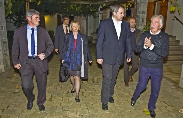 Minister Dejan Židan je v Dutovljah prisluhnil skrbem pridelovalcev terana