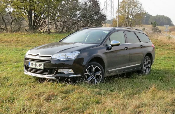 C5 cross tourer - udobna potovalna kočija, ki zmore tudi marsikateri kolovoz