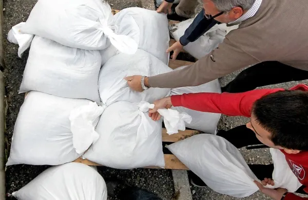 V skladiščih štaba civilne zaščite je okoli 14.000 protipoplavnih vreč