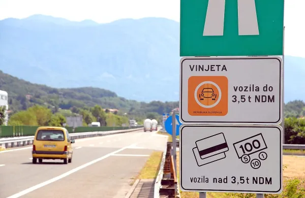 Vlada znižala cene tedenskih in mesečnih vinjet za kombije