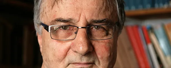 Lado Kralj: “Mnogi še danes mislijo, da imaš na izbiro samo bodisi kapitalizem z vso kolateralno škodo bodisi neko drugo hudičarijo, ki si je nočejo niti predstavljati. Ampak ni res, vmes mora biti še kaj.”