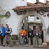 Pliskovica že udejanja elemente ekomuzeja. Med drugim so se domačini pred desetimi leti odločili, da bodo vsako pomlad, zvesti stari tradiciji pometanja svojih borjačev, te odprli tudi turistom. In tako so letos obiskovalci lahko spoznali 13 domačij,