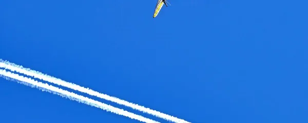 Fotografija tedna: Konkurenca v oblakih