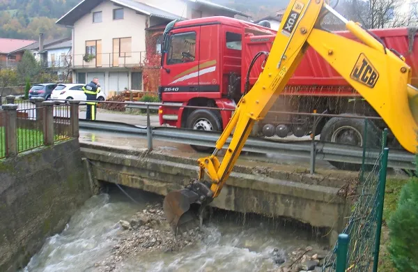  Čiščenje zasute struge hudournika v Vrbovem na cesti Ilirska Bistrica-Zabiče