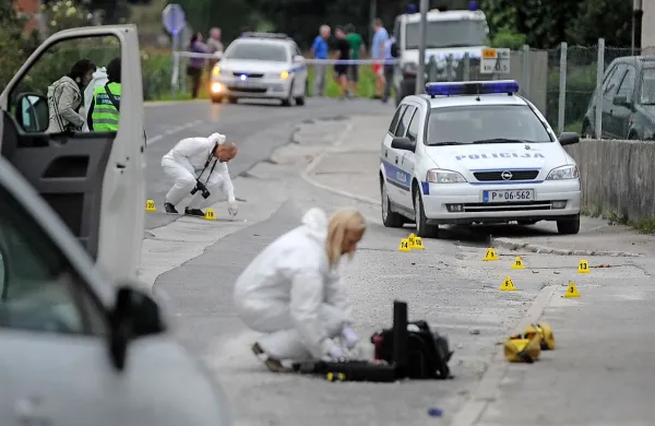 Že brez varčevalnih pritiskov postaja delo policistov vedno bolj nevarno. Poleti je  med redno kontrolo prometa eden od njih umrl.