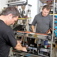 V Šalari tudi popravljajo naprave za espresso