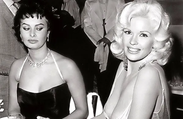 Sofia Loren se je bala, da bo Mansfieldovi eksplodiral dekolte