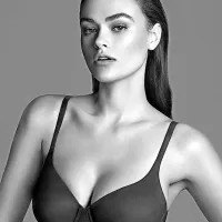 Calvin Klein tarča kritik zaradi &ldquo;debelu&scaron;ne&rdquo; manekenke