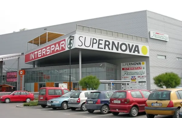 Enver Velić je gospo, zaradi katere je moral sesti na zatožno klop, spoznal v koprski Supernovi 
