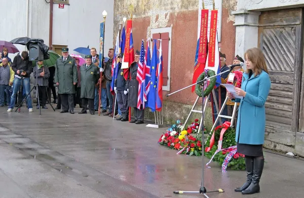   Irena Uršič iz Muzeja novejše zgodovine je opozorila, da so bili padalci, kljub domoljubju,  ožigosani kot izdajalci 
