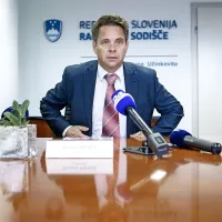 Tomaž Vesel: “Računsko sodišče ne želi, da bi se ponovila pasivnost prejšnjega obdobja. Revizija  je naš prispevek k urejanju tega področja, da ne bomo stali s škornji do kolen v vodi, na mizi pa bomo imeli vse polno študij.” 