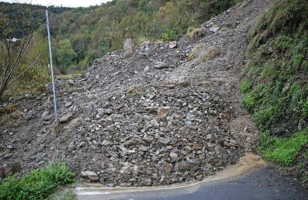Neurja že zadnjih nekaj dni pustošijo po Italiji, meteorološke napovedi pa niso prav nič spodbudne, saj naj bi številne dežele v naslednjih dneh zajelo novo deževje