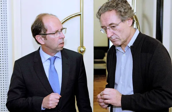 Minister za finance Dušan Mramor (levo) in predsednik Konfederacije sindikatov javnega sektorja Slovenije Branimir Štrukelj   