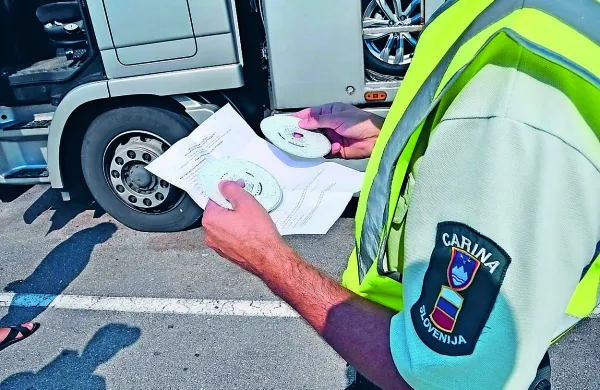 V dobrih treh mesecih so preiskovalci finančne uprave pregledali 1266 vozil in odkrili 873 kršitev
