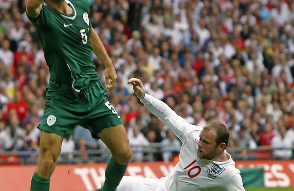  Boštjan Cesar (levo) in Wayne Rooney bosta  na Wembleyju  postavila nove mejnike 
