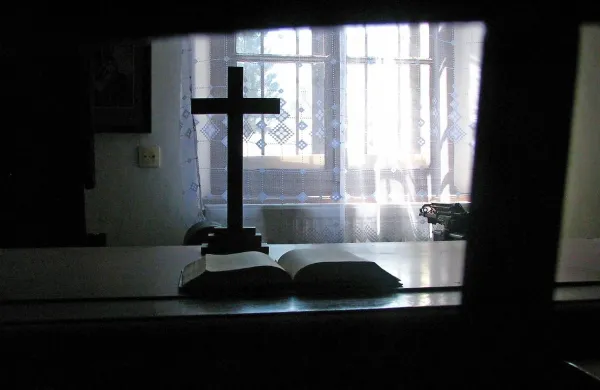 Zlorabe naj bi se dogajale tako v cerkvenih prostorih kot tudi drugje (fotografija je simbolična)
