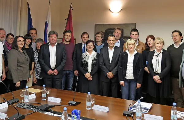 Novi sežanski svetniki so postali Mateja Kodrič in  Črtomir Pečar (Lista Davorin Terčon), Ljubica Jelušič, Matej Glavina in Neva Filipčič (SD), David Škabar, Martina Kodrič in Sebastjan Hreščak (David Škabar - Prava pot), Rado Pirjevec in  Silvana Šonc