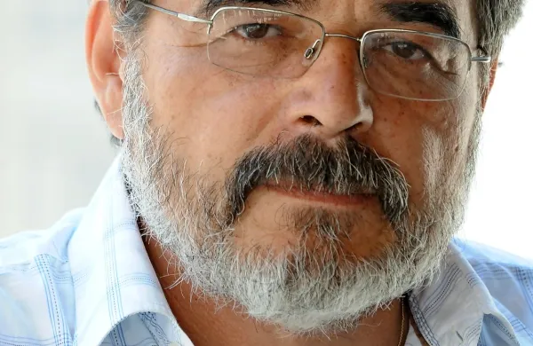 Dr. Gorazd Pretnar iz Nacionalnega laboratorija za zdravje, okolje in hrano, ki je opravil preizkus postojnske vode, zaradi dodatne obdelave vode z UV svetilko zapletov ne pričakuje, a previdnost vseeno ni odveč
