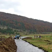 Kilometer dolg  prekop je glavni vodni vir preusmeril  mimo Bača na kraško polje in rešil vas pred nadaljnjim poplavljanjem