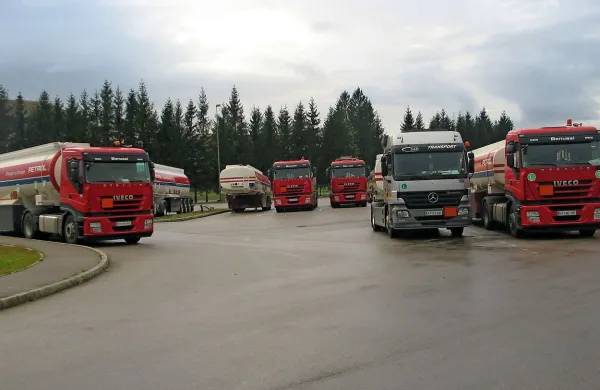 Na sedež podjetja se vračajo tudi vozila in vozniki, ki jih je novica o stečaju presenetila na poti