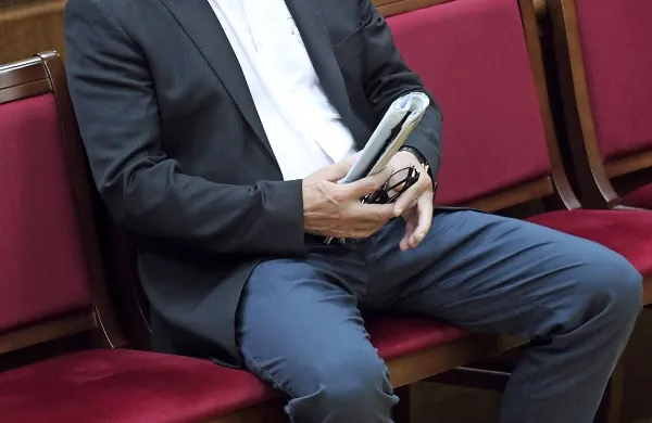 Marjan Mikuž se je v koprskem zaporu menda počutil ogroženega, zato so ga premestili na odprti oddelek Rogoza pri Mariboru
