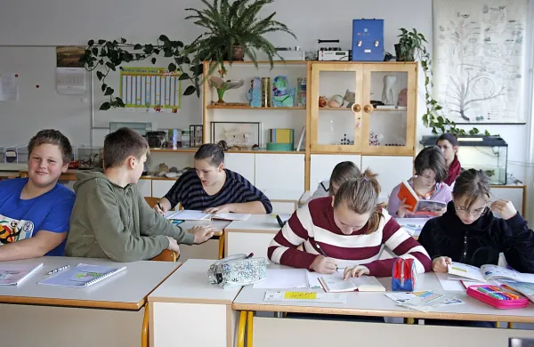 V učilnici za biologijo in kemijo črnovrške osnovne šole, ki je še vedno pretirano obsevana, letos spet poteka pouk