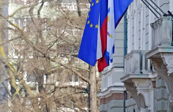V sumljivi nakupovalni vrečki, ki so jo našli pred predsedniško palačo, ni bilo predmetov, ki bi ogrožali življenje ali zdravje ljudi