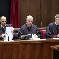 Zagovorniki (z leve) Blaž Kovačič Mlinar, Gorazd Fišer in Emil Zakonjšek so povzeli obširne pritožbe na obsodilno sodbo 