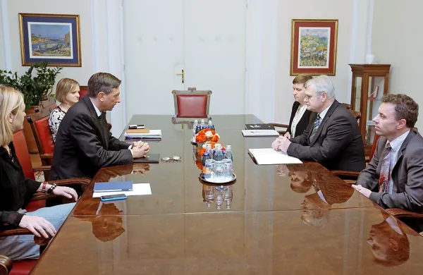 Predsednik države Borut Pahor je  sprejel člane senata Komisije za preprečevanje korupcije