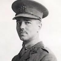 Angleški pesnik Wilfred Owen je pisal o “žalosti vojne” in se jezil na “staro laž”, da je častno umreti za domovino