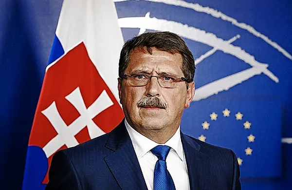Slovaški predsednik parlamenta Pavol Paska je po izbruhu korupcijskega škandala v slovaškem zdravstvu odstopil
