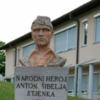 Osnovna šola Komen se zdaj imenuje po narodnem heroju Antonu Šibelju Stjenki