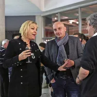 Trije vrhovi novogoriškega teatra; Neda R. Bric, v. d. direktorica, Aleksander Blažiča, tehnični vodja in sindikalist  Joško Markič, sicer rekviziter. 