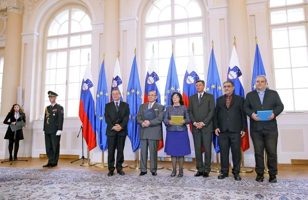 Predsednik države Borut Pahor je odlikoval Alojza Rebulo,  Doris, Božidarja in Primoža Debenjaka, Mihaela Verbiča in javni zavod Arnes
