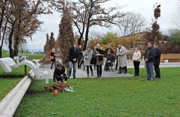 Na žrtve prometnih nesreč so se spomnili tudi ob obeležju na ljubljanskih Žalah 