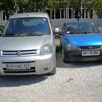 Parkirišče je, kot kaže, le za suhce, ki lahko zlezejo v avto, že če samo  za ped odprejo vrata 
