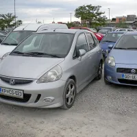 Malce je tesno, a kdo pravi, da mora biti vozilo poravnano z drugimi?