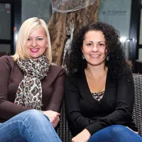 Nataša Maglica (levo)  in Tijana Despinič sta z akcijo začeli pred dvema letoma, ko sta otrokom iz varnih hiš podarili nove igrače, ki sta jih imeli doma 