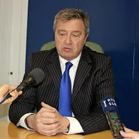 Milan Šilc, likvidacijski upravitelj Javorja, kot razloge za zamudo pri izvajanju likvidacijskega programa ter poplačilih upnikov, predvsem (bivših) delavcev navaja propad Factor banke in februarski žled.