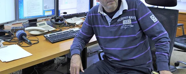 Branko Gregorčič v dežurni sobi Agencije RS za varstvo okolja
