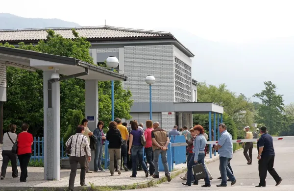 Maja 2009 so delavci ob stečaju Mipa tako prihajali po delavske knjižice. Šele včeraj so prejeli prva poplačila terjatev.