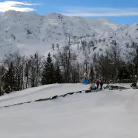 Na Voglu je zapadlo 45 cm snega, tako da bodo danes delno že pognali smučarske naprave 