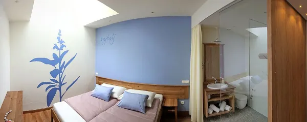 V sobi z žajbljem