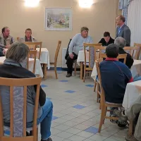 Dve leti in tri mesece po stečaju Kraškega zidarja je petina nekdanjih delavcev še vedno brez službe. A za razliko od drugih gradbenih podjetij, katerih delavci niso prejeli še niti evra neizplačanih plač in odpravnin ali pa le manjši del, so delavci