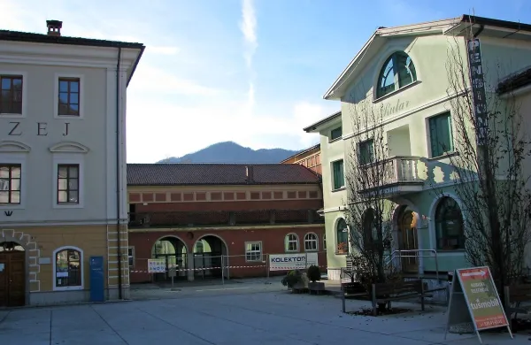  Kinogledališče v starem trškem jedru bo dobilo modernistično podobo, morda bodo vsaj štukature nekako ohranili