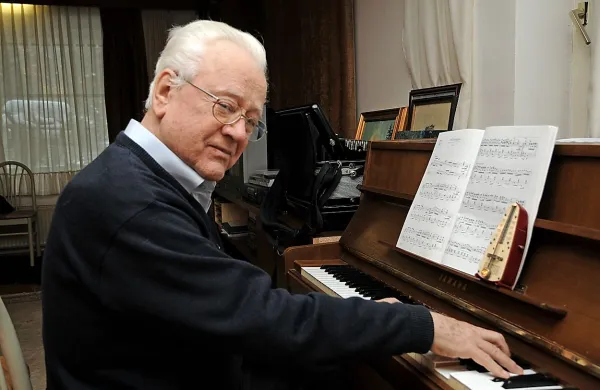 Slavko Avsenik še vedno rad sede za klavir in komponira glasbo za ansambel vnuka Saša Avsenika