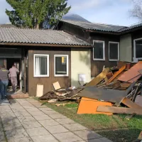 Na Brajdi rušijo po potresu leta 1976 zgrajene barake, na njihovem mestu pa bodo zgradili veliko parkirišče, ki bo reševalo zagate s parkiranjem v Tolminu