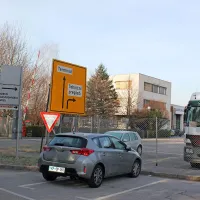 Tovornjaki ilirskobistriškega TIB Transporta v stečaju so povečini obstali. Nekaj voznikov je v dneh do prijave na zavodu za zaposlovanje na razpolago, če jih potrebujejo pri zaključevanju poslov.