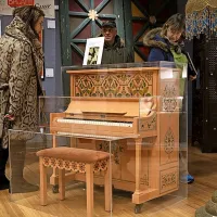 Znameniti pianino je dobil novega lastnika